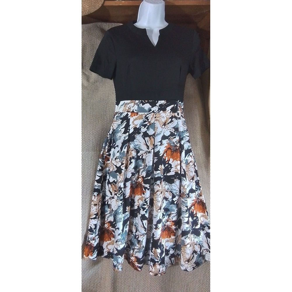Fitted short sleeve Dress, (See Description for measurements.) Off sizes